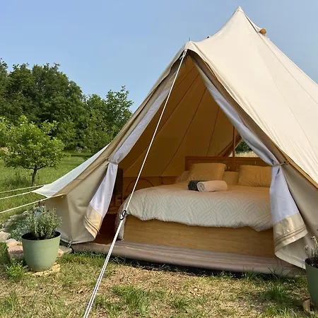 Tipi Au Murmure Du Champs
