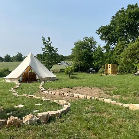 Tipi Au Murmure Du Champs
